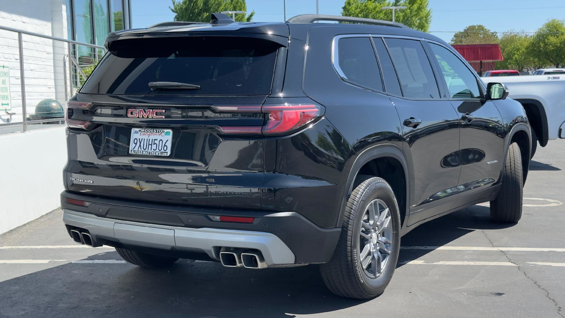 Used 2025 GMC Acadia Elevation image 4