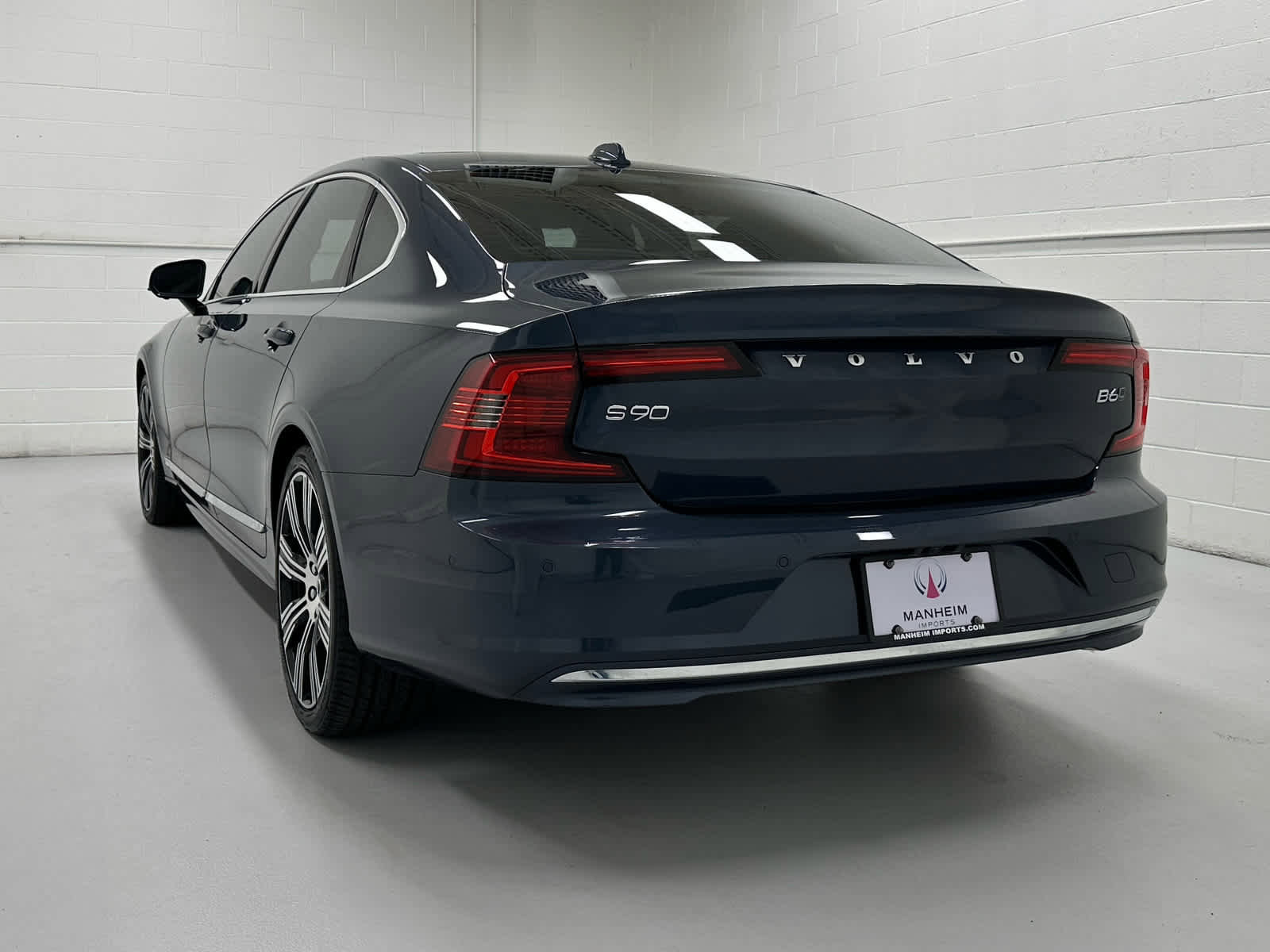 Used 2023 Volvo S90 B6 Plus AWD/4WD image 8