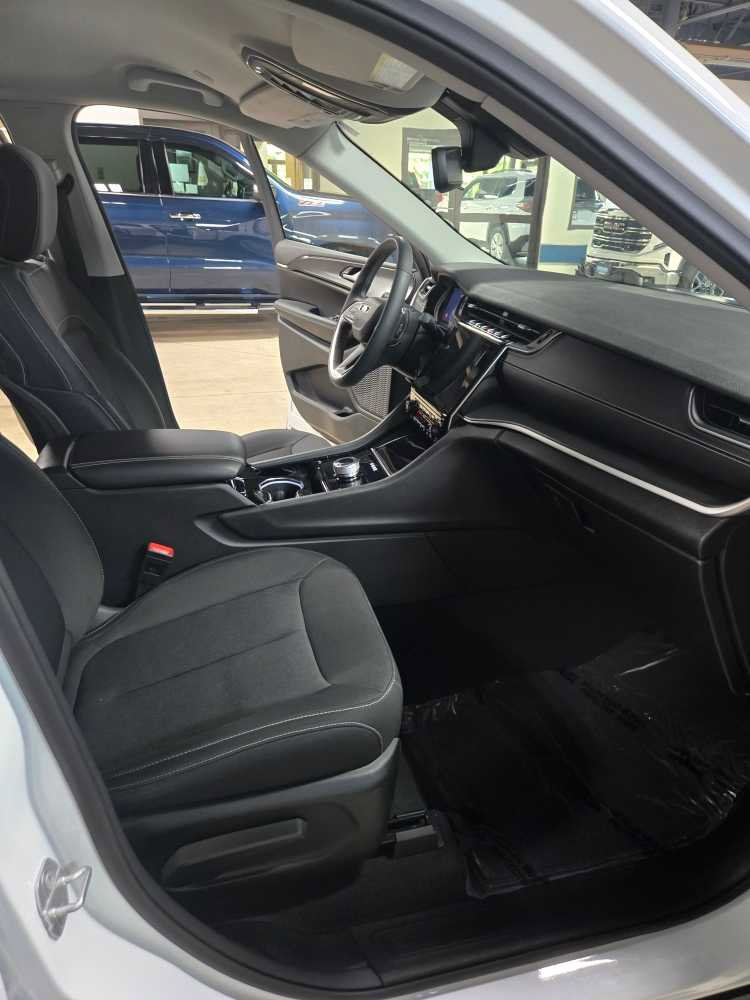 Certified 2023 Jeep Grand Cherokee L Laredo w/ Luxury Tech Group I image 15