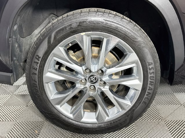 Used 2022 Toyota Highlander Limited FWD image 30