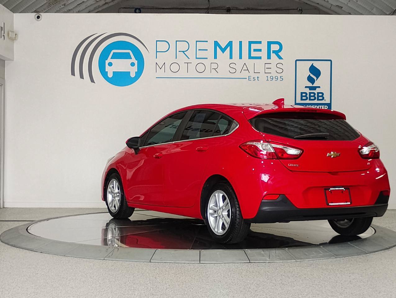 Used 2017 Chevrolet Cruze LT w/ Convenience Package FWD image 4