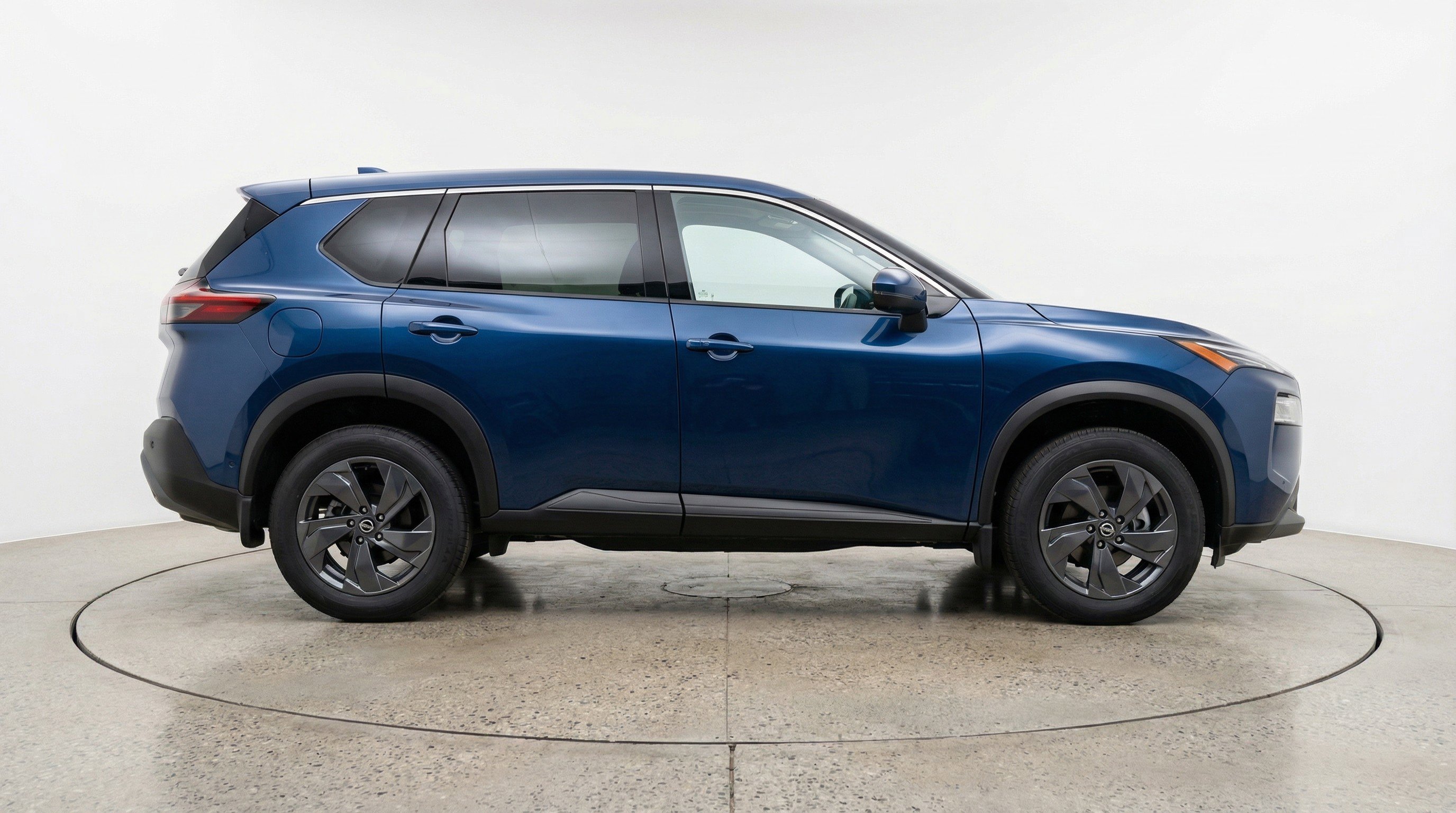 Used 2025 Nissan Rogue SV image 11