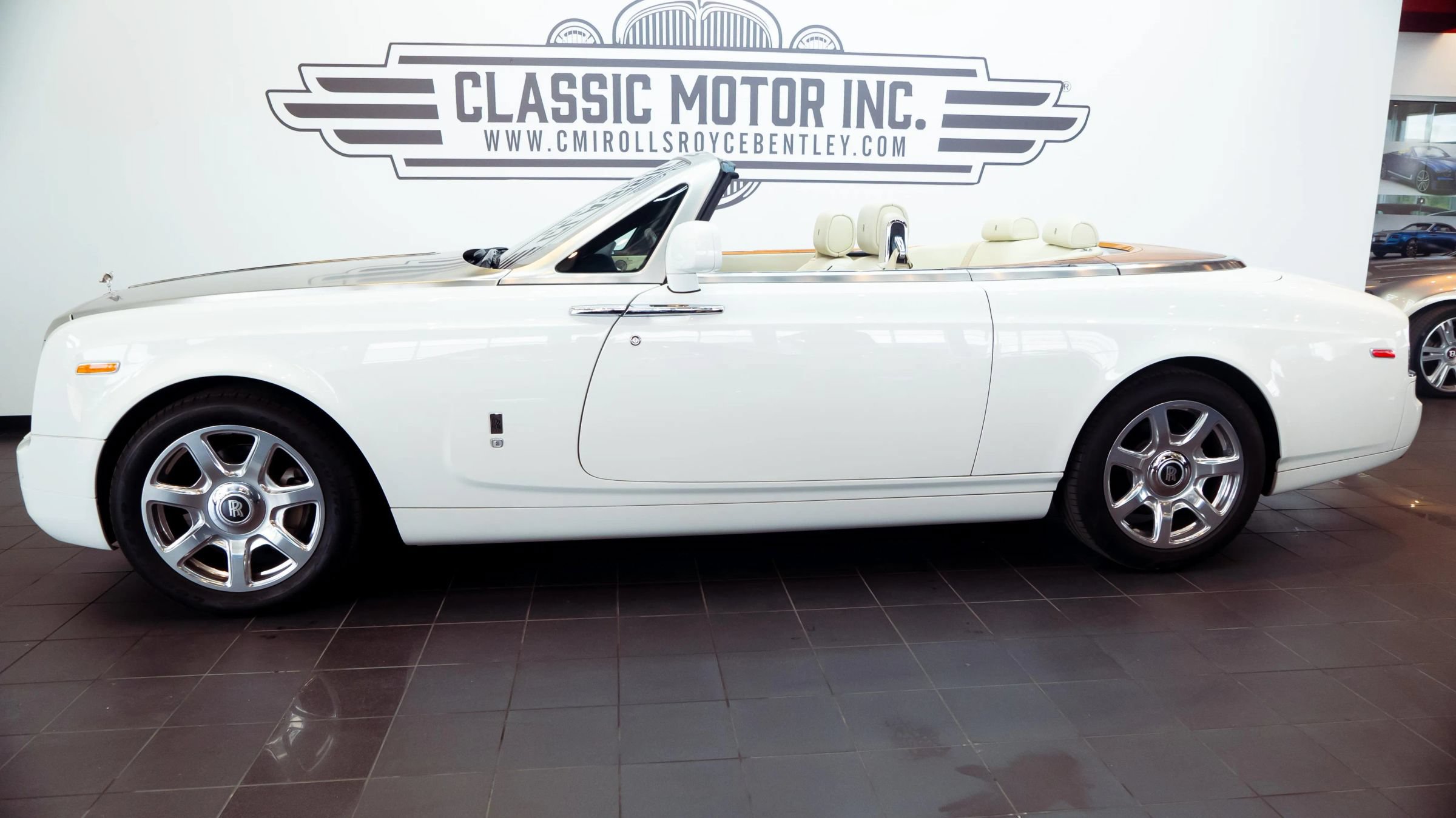 Used 2011 Rolls-Royce Phantom Drophead Coupe RWD image 5