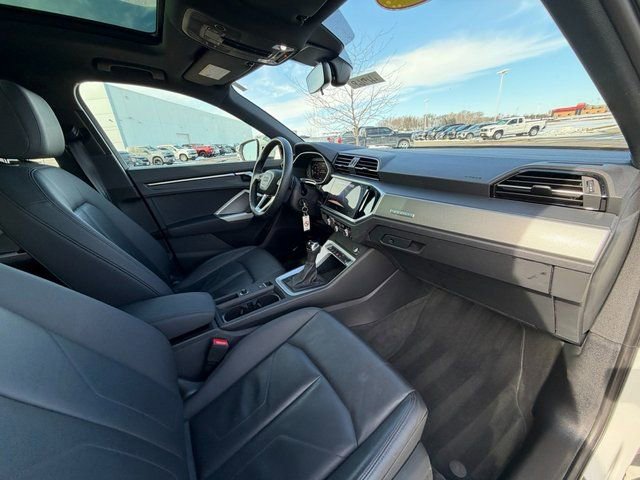 Used 2025 Audi Q3 2.0T Premium image 23