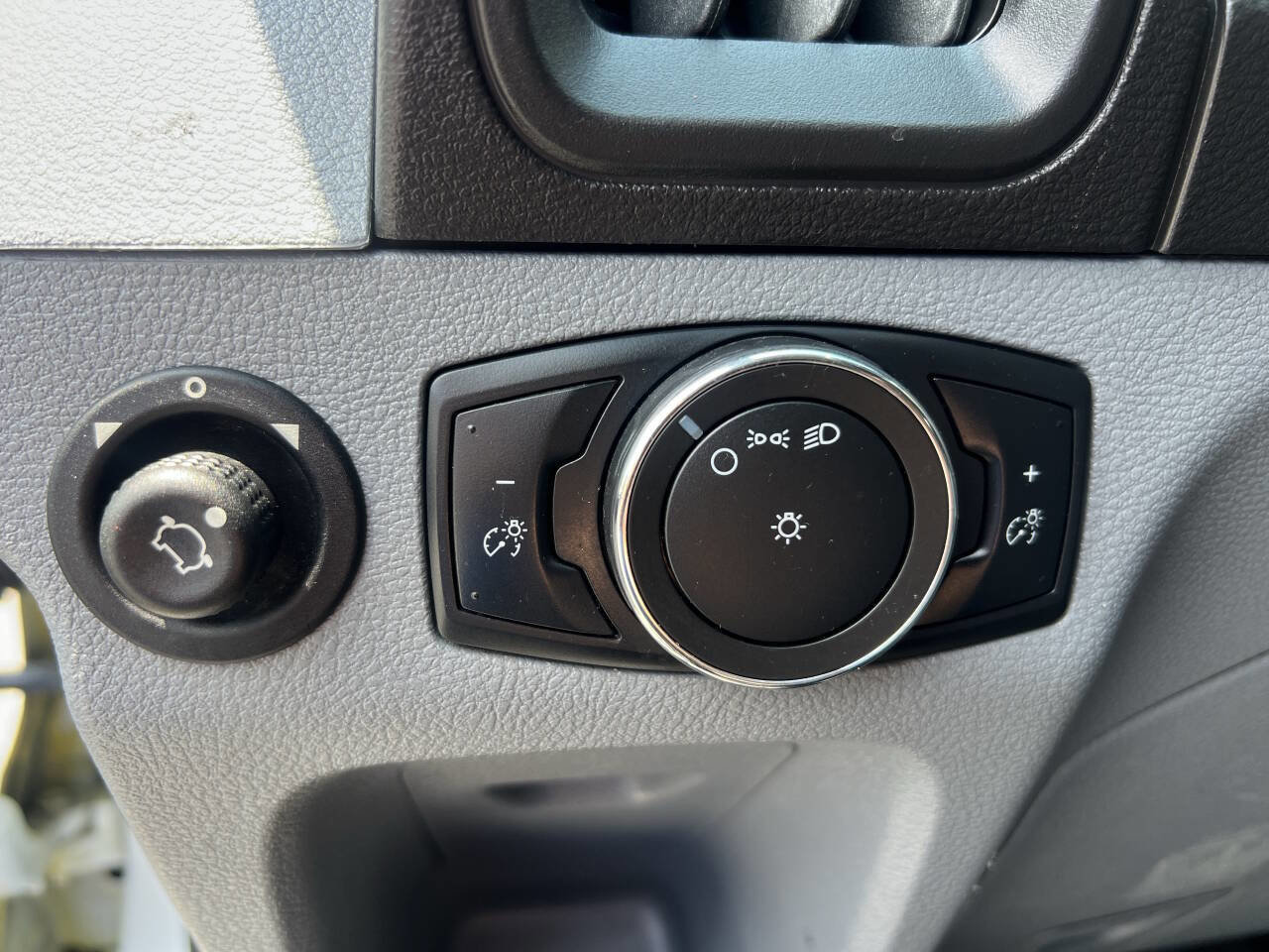 Used 2019 Ford Transit 250 130 Low Roof image 12