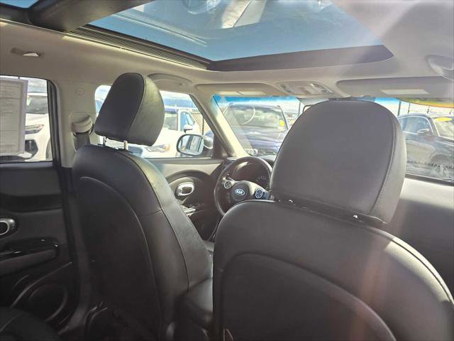 Used 2016 Kia Soul ! w/ Premium Package image 15
