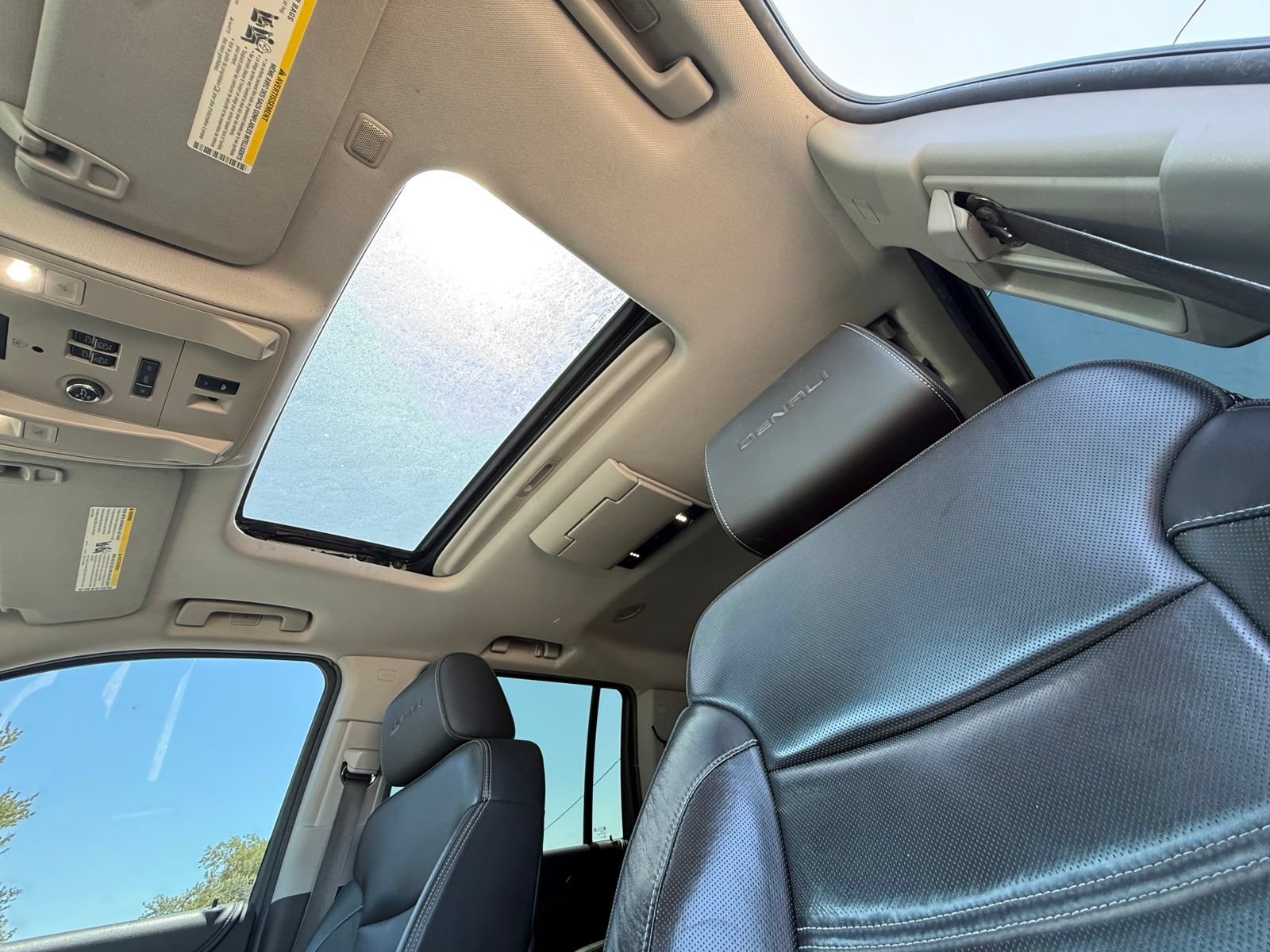 Used 2015 GMC Yukon XL Denali w/ Touring Package AWD/4WD image 4