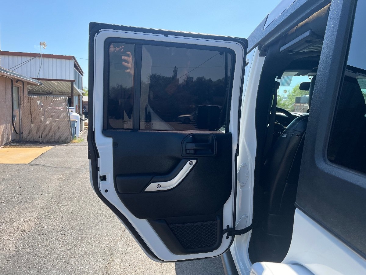 Used 2018 Jeep Wrangler Unlimited Rubicon w/ Connectivity Group AWD/4WD image 28