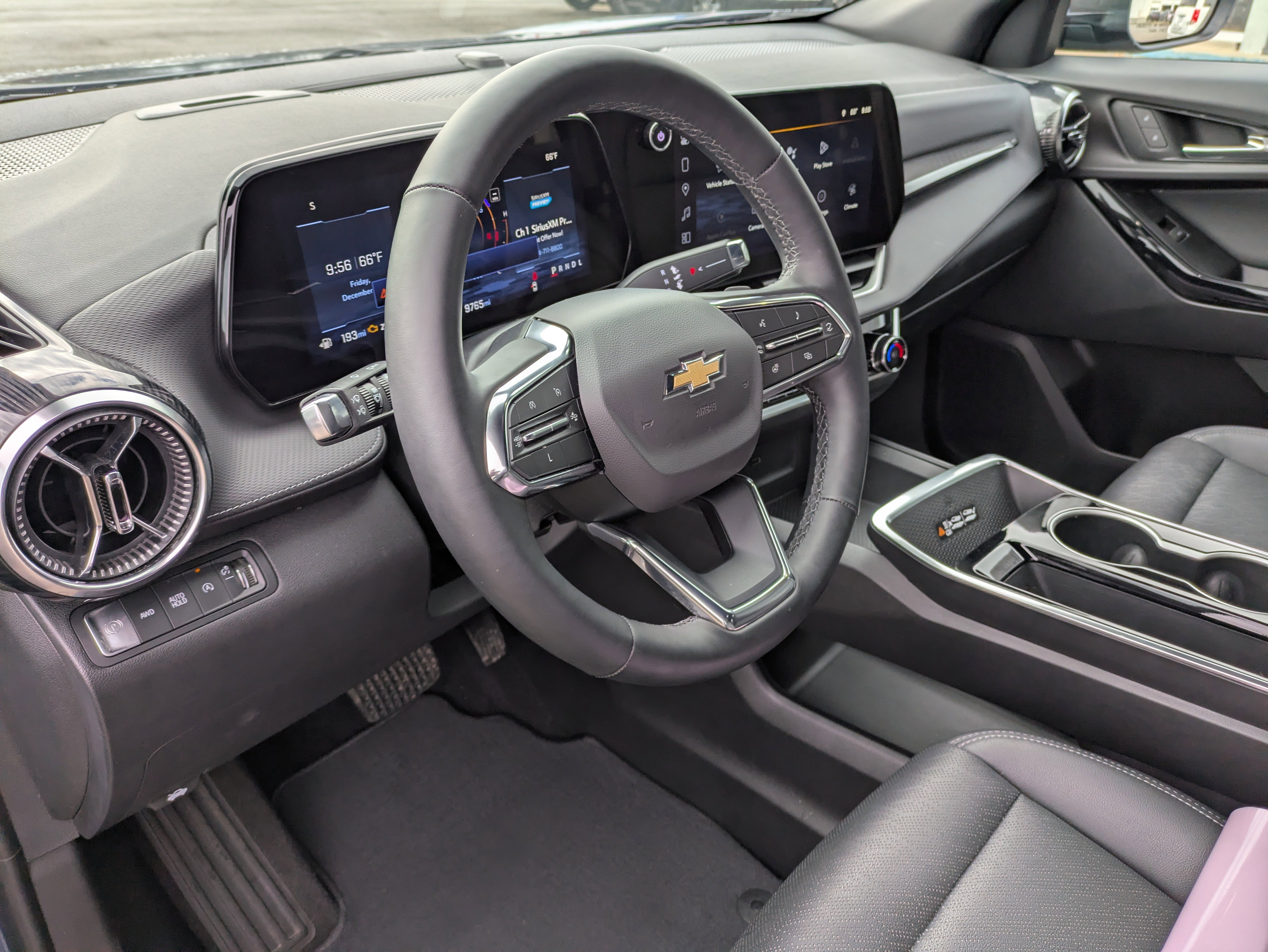 Used 2025 Chevrolet Equinox LT w/ Convenience Package II image 12