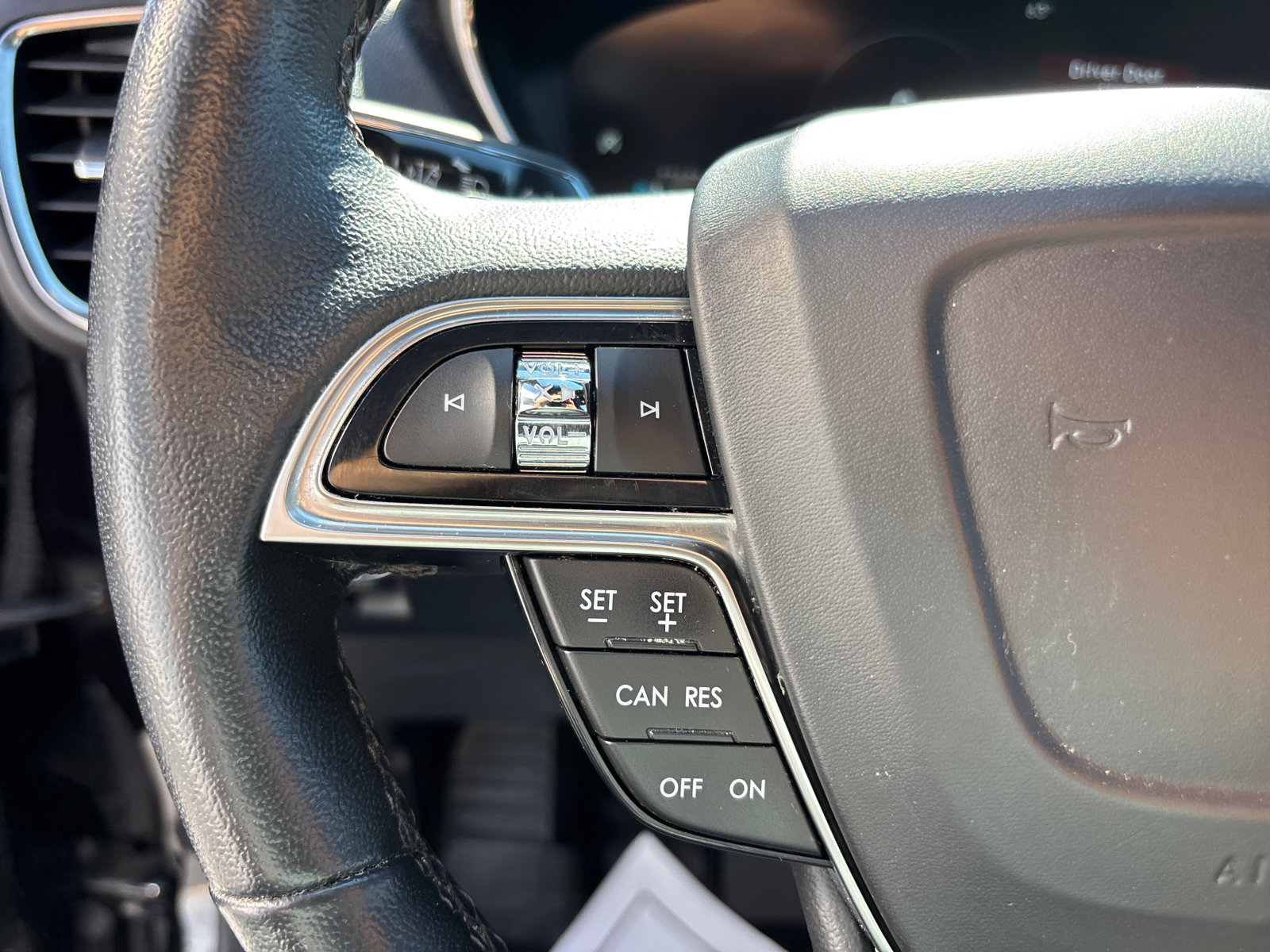 Used 2019 Lincoln Nautilus Premier AWD/4WD image 17