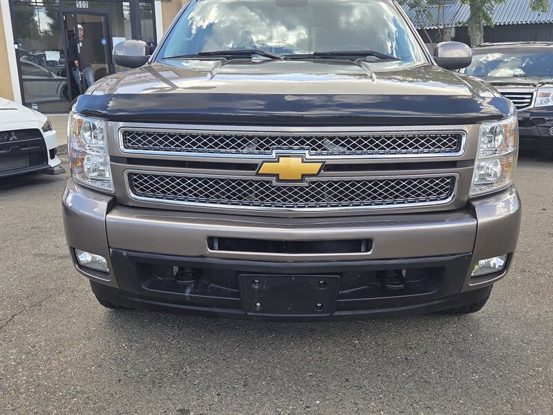 Used 2013 Chevrolet Silverado 1500 LTZ w/ LTZ Plus Package AWD/4WD image 3