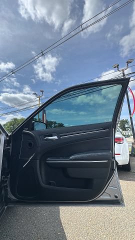 Used 2018 Chrysler 300 S w/ 300S Premium Group RWD image 23