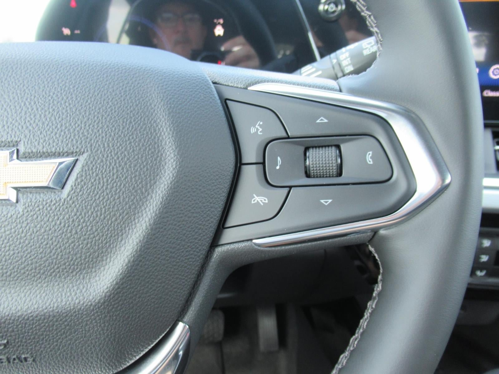 New 2026 Chevrolet Trax LT w/ Sunroof Package FWD image 25