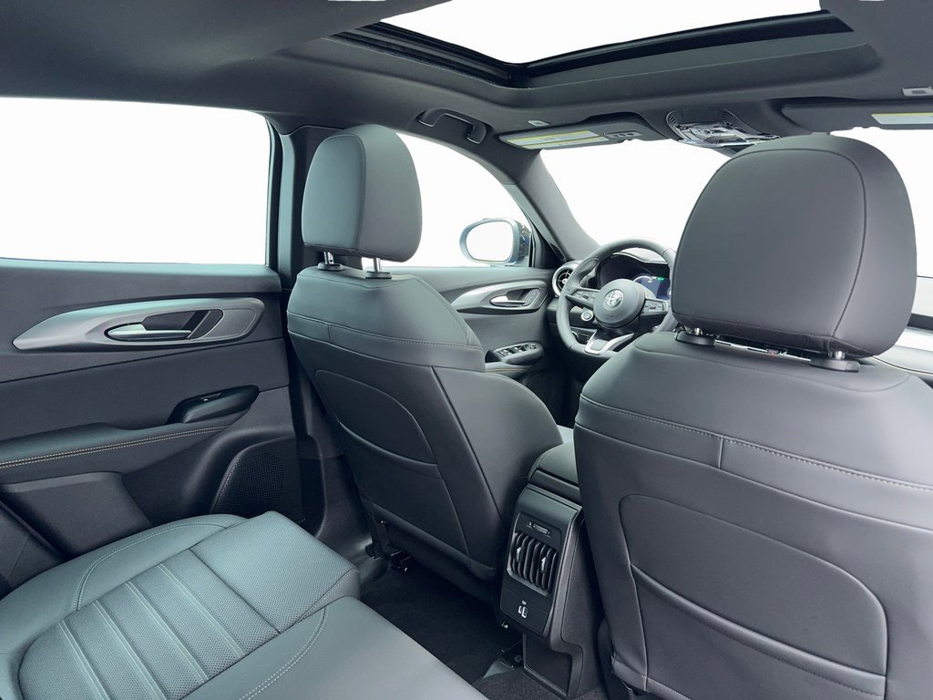 New 2025 Alfa Romeo Tonale w/ Premium Package image 44