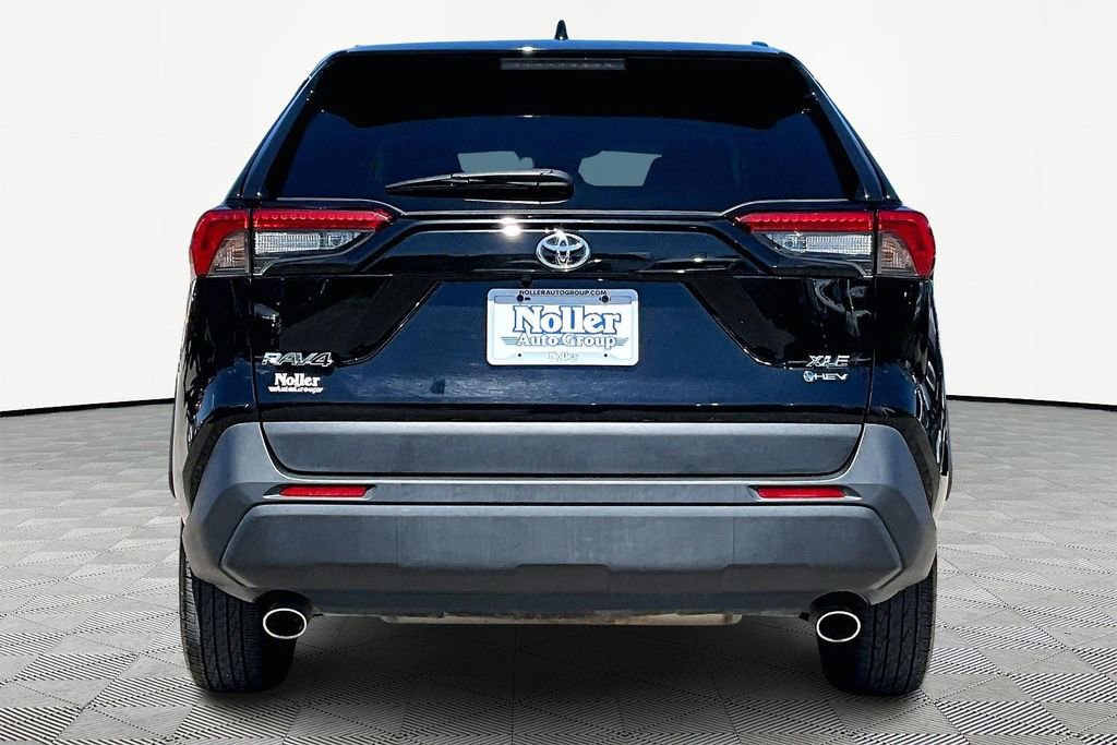 Used 2025 Toyota RAV4 XLE AWD/4WD image 4