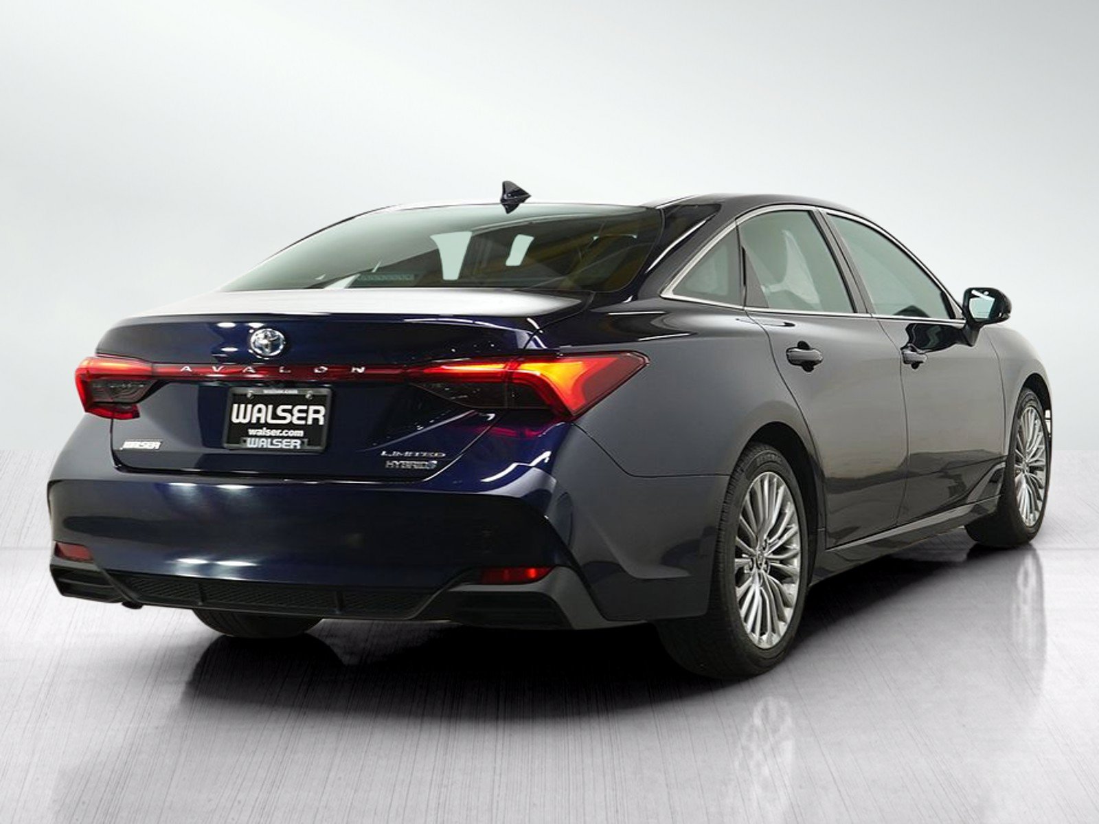 Used 2022 Toyota Avalon Limited FWD image 5