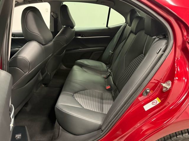 Used 2018 Toyota Camry SE w/ Moonroof Package image 30