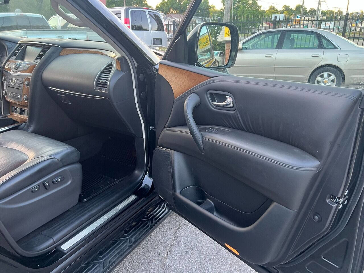 Used 2014 INFINITI QX80 4WD w/ Theater Package image 21