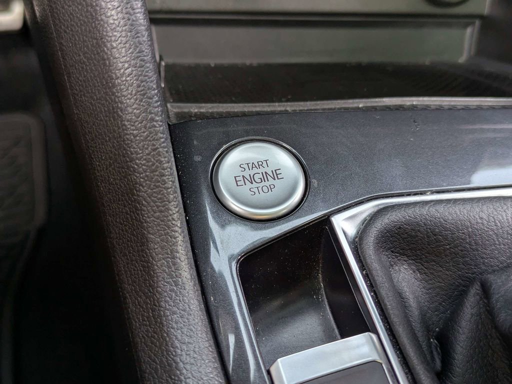 Used 2023 Volkswagen Tiguan SE R-Line FWD image 28