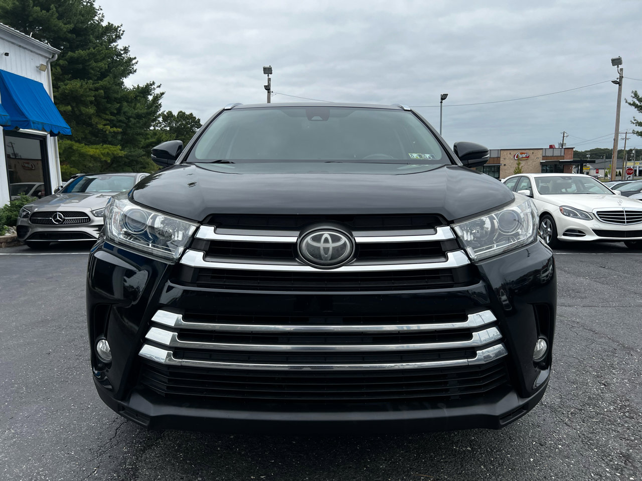 Used 2017 Toyota Highlander Limited image 2