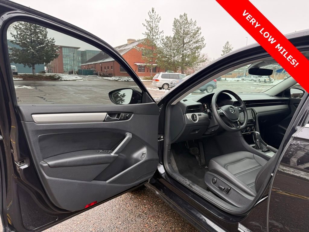 Used 2021 Volkswagen Passat 2.0T SE image 9