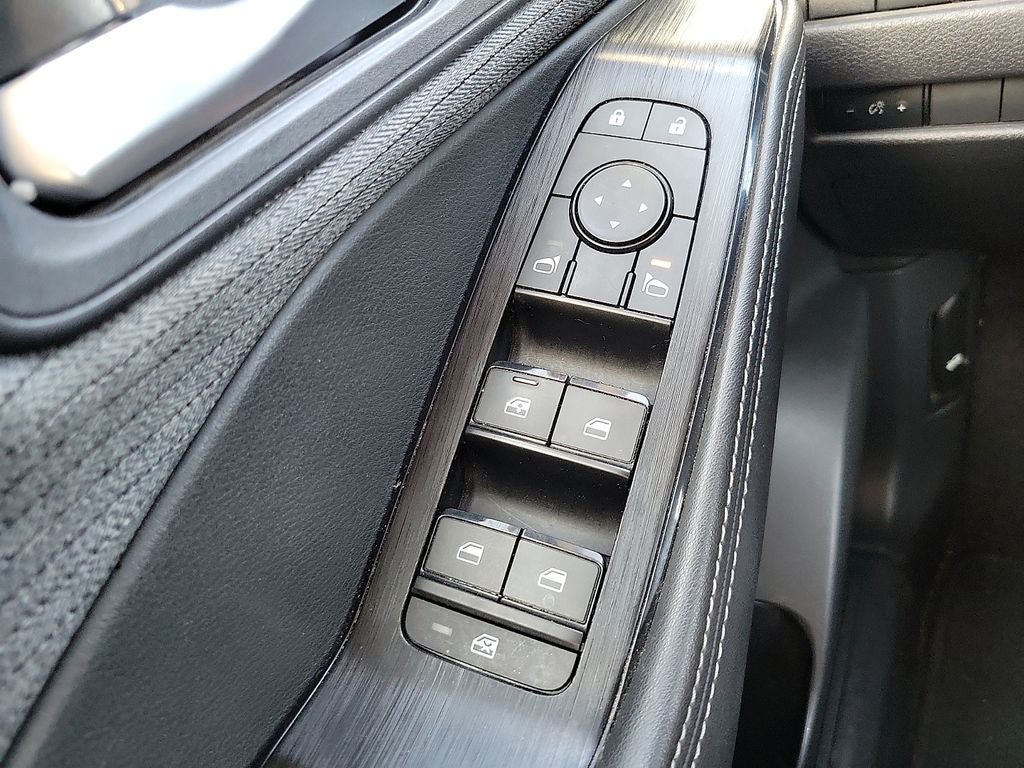 Used 2022 Nissan Rogue SV FWD image 13