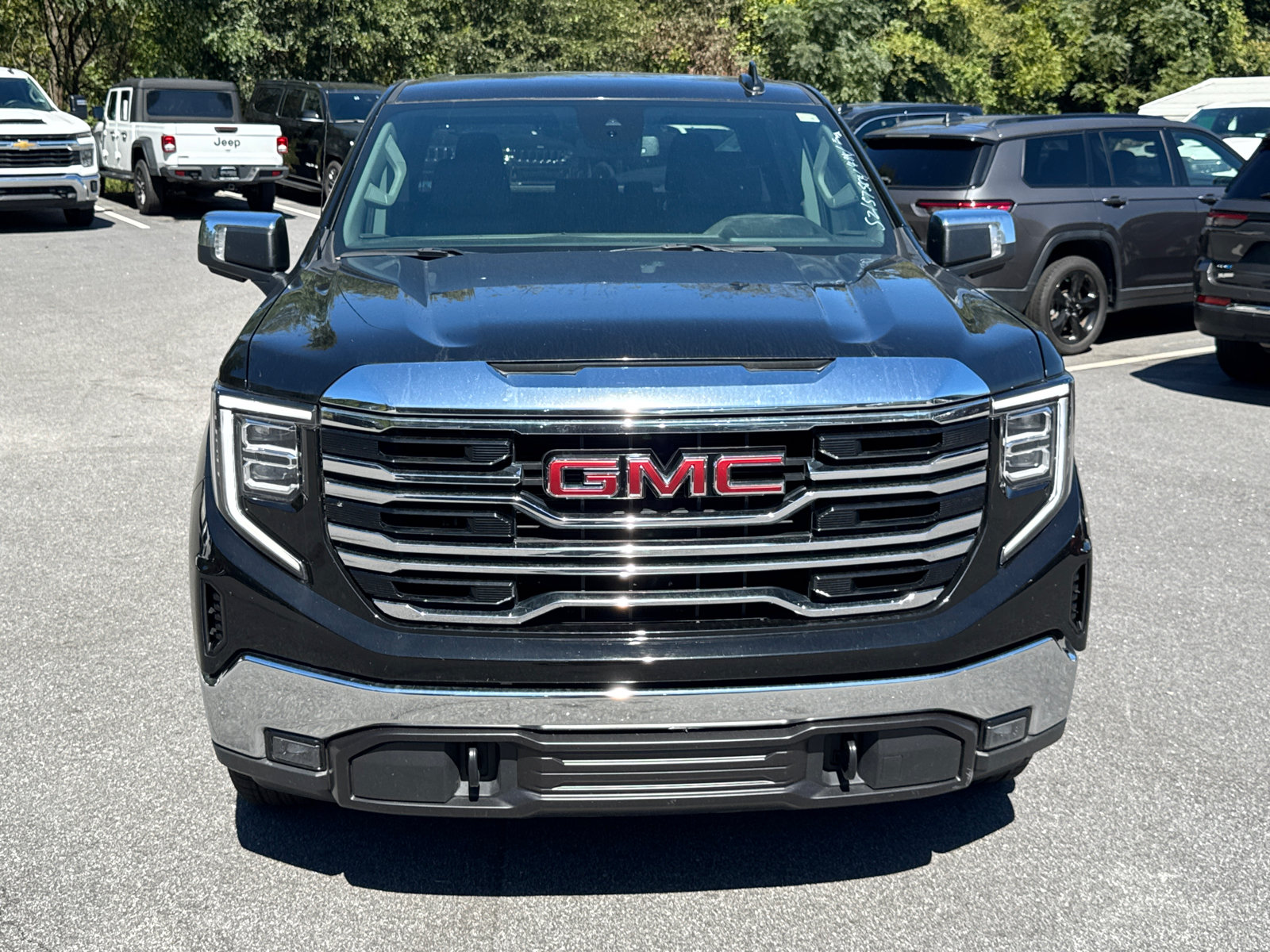 Used 2025 GMC Sierra 1500 SLT AWD/4WD image 2