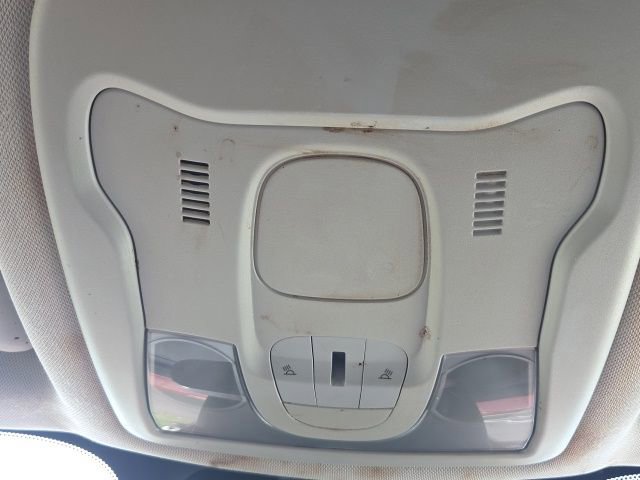 Used 2015 Jeep Renegade Latitude w/ Popular Equipment Group image 26