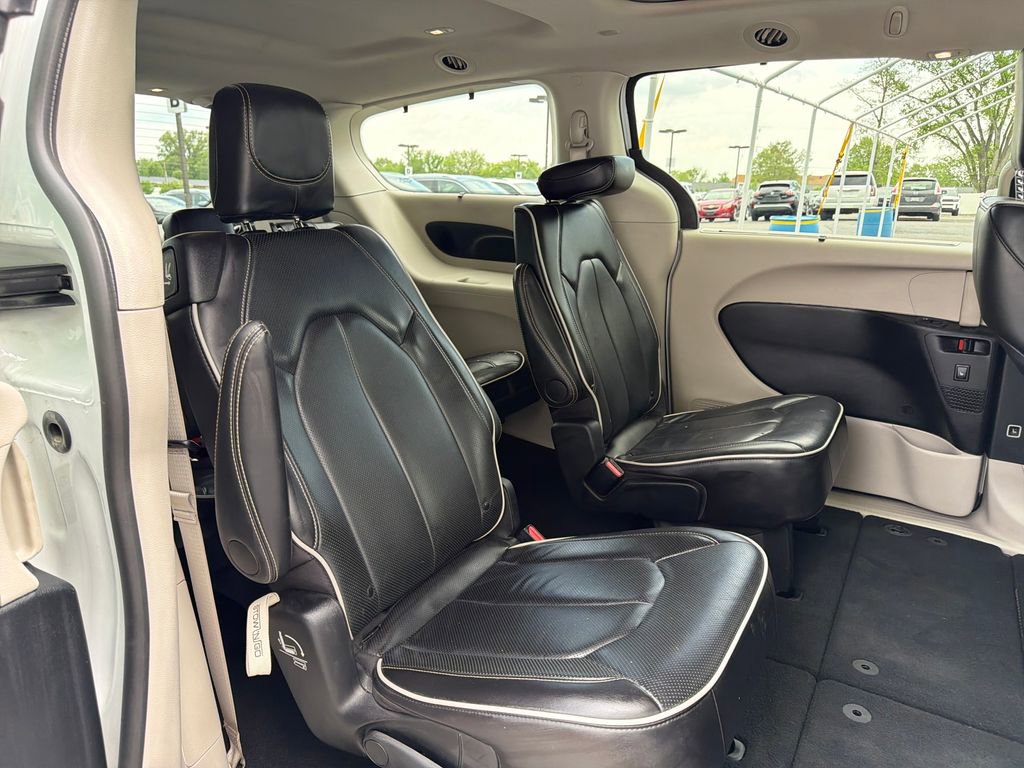 Used 2024 Chrysler Pacifica Limited FWD image 51