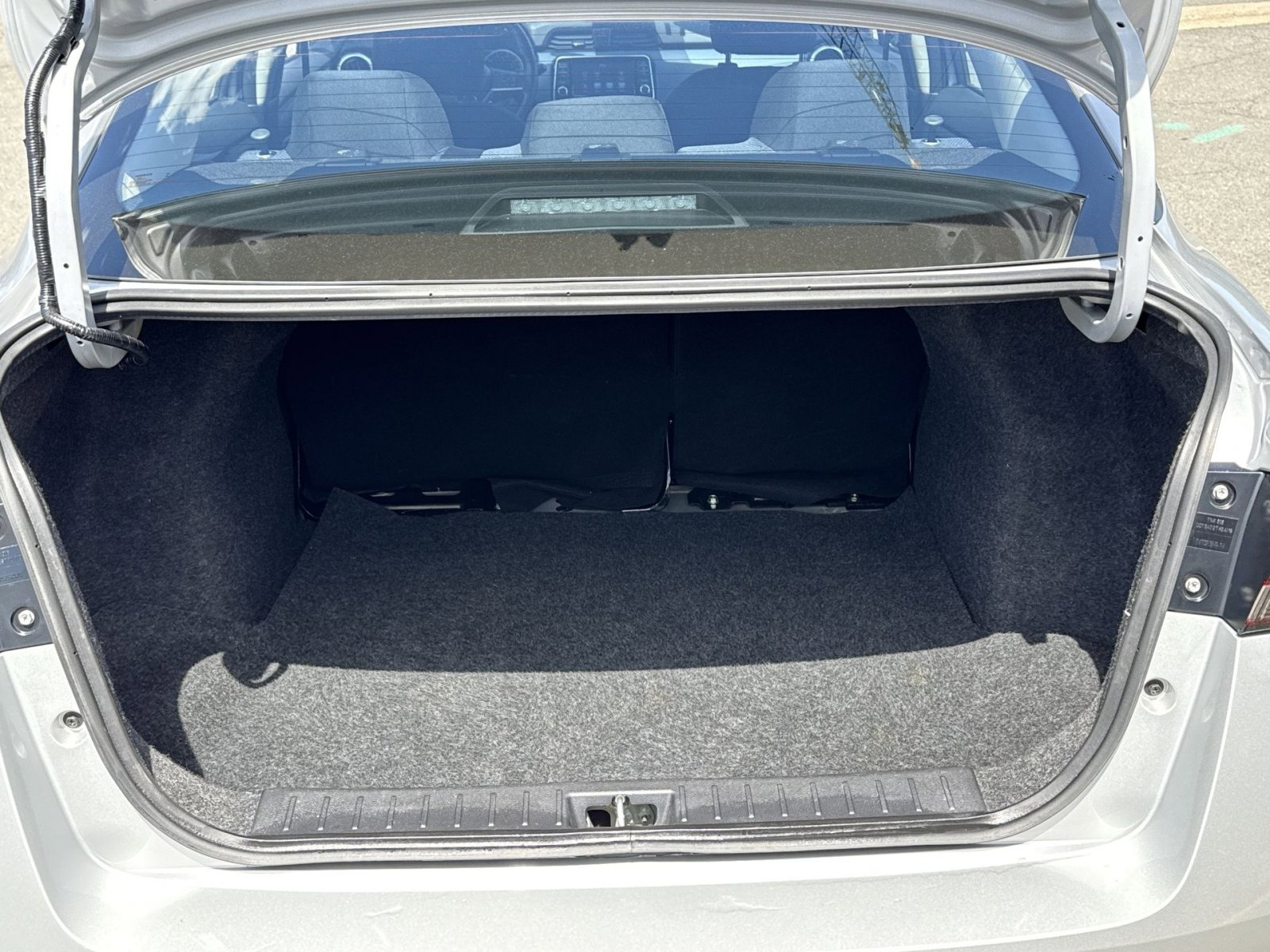 Used 2025 Nissan Versa SV FWD image 28