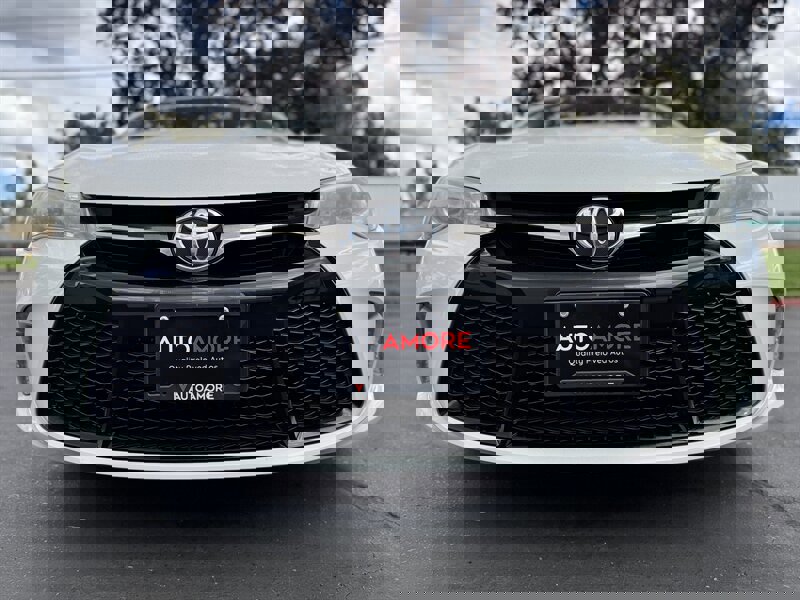 Used 2016 Toyota Camry SE image 3