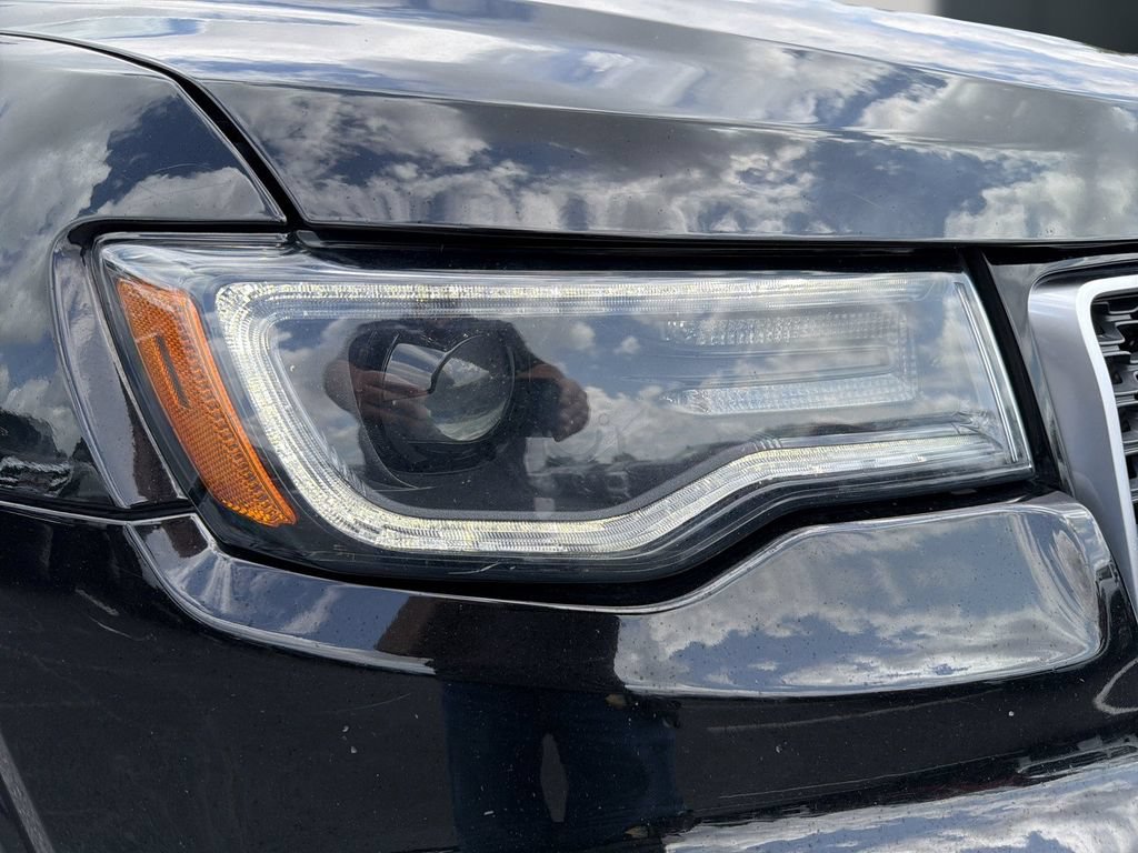 Used 2018 Jeep Grand Cherokee Limited AWD/4WD image 11