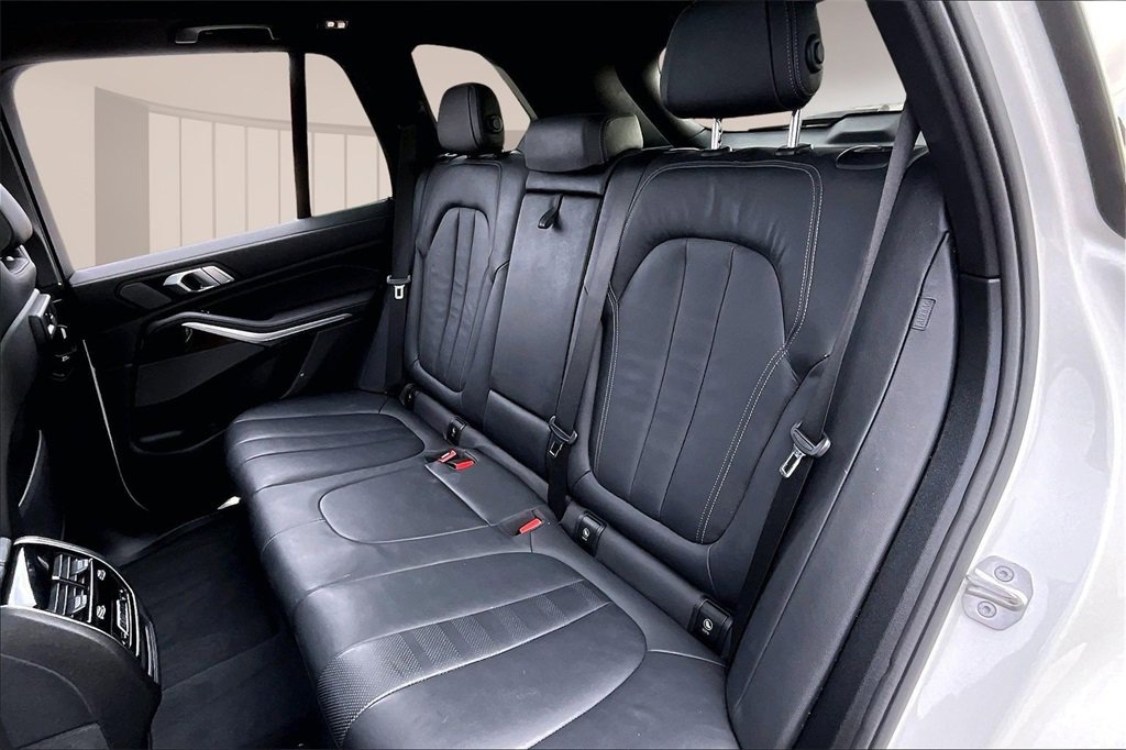 Used 2021 BMW X5 xDrive40i w/ Premium Package image 28