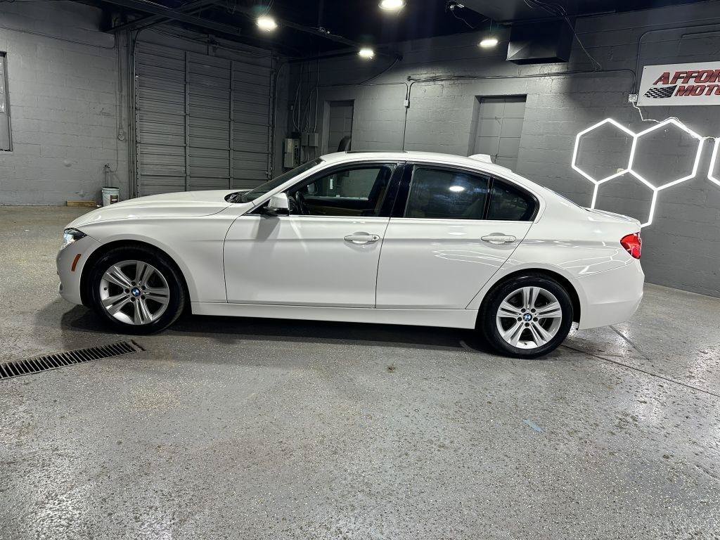 Used 2017 BMW 330i Sedan RWD image 3