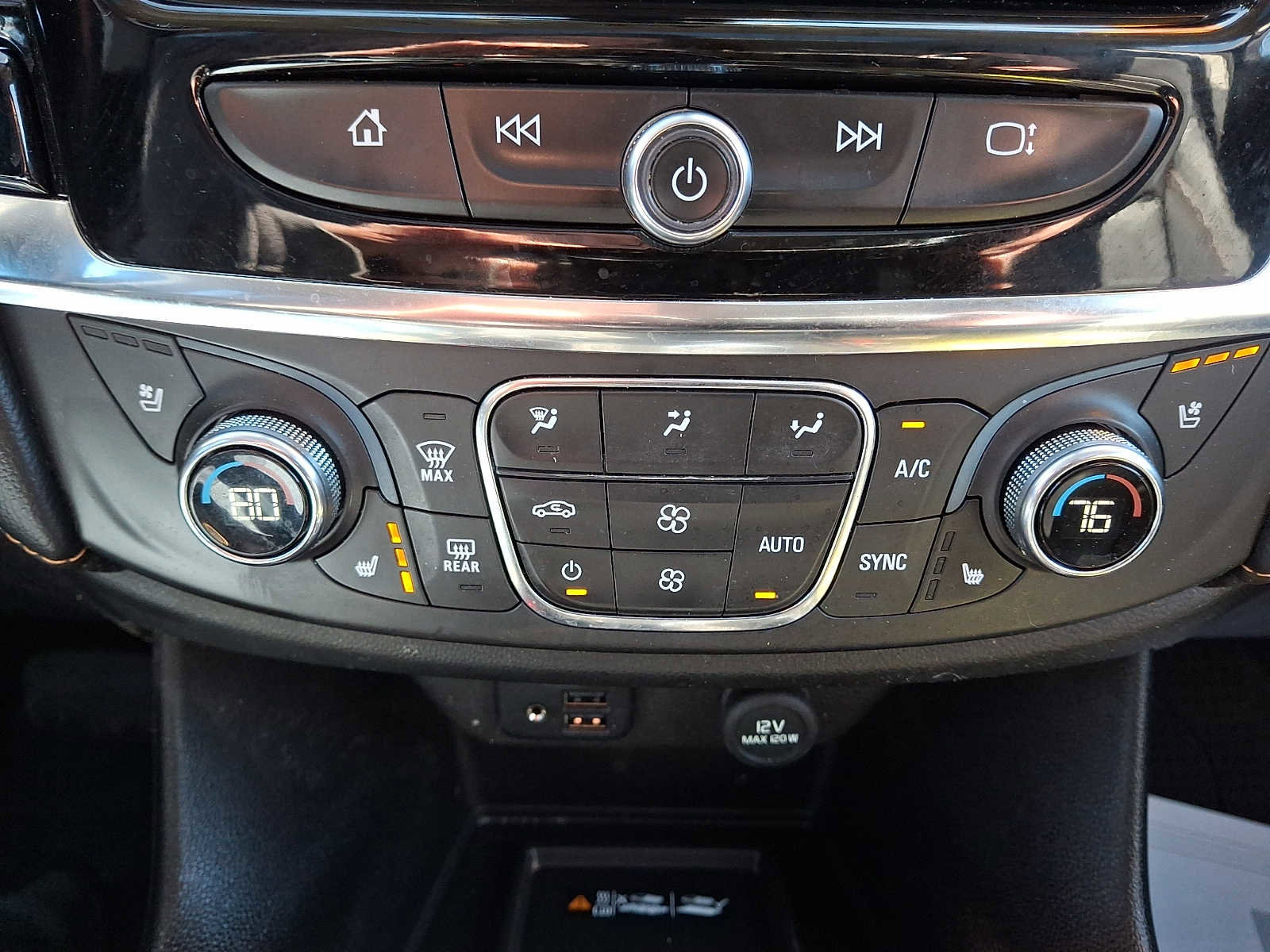 Used 2021 Chevrolet Traverse Premier w/ Redline Edition AWD/4WD image 19