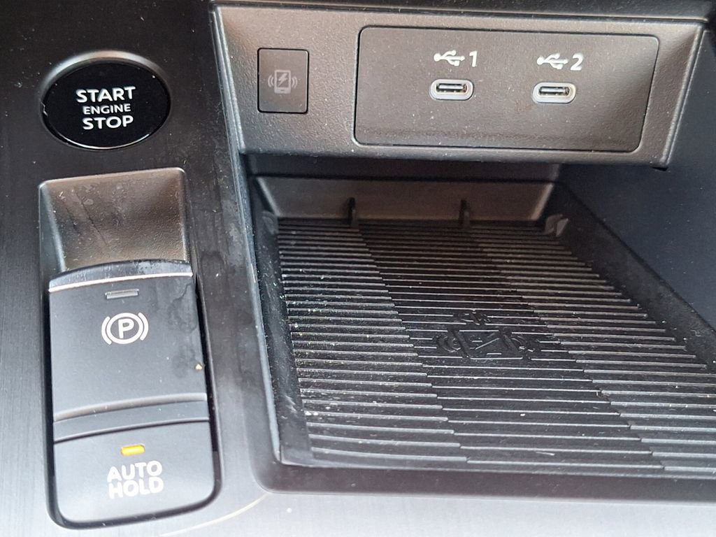 Used 2025 Nissan Kicks SR image 16