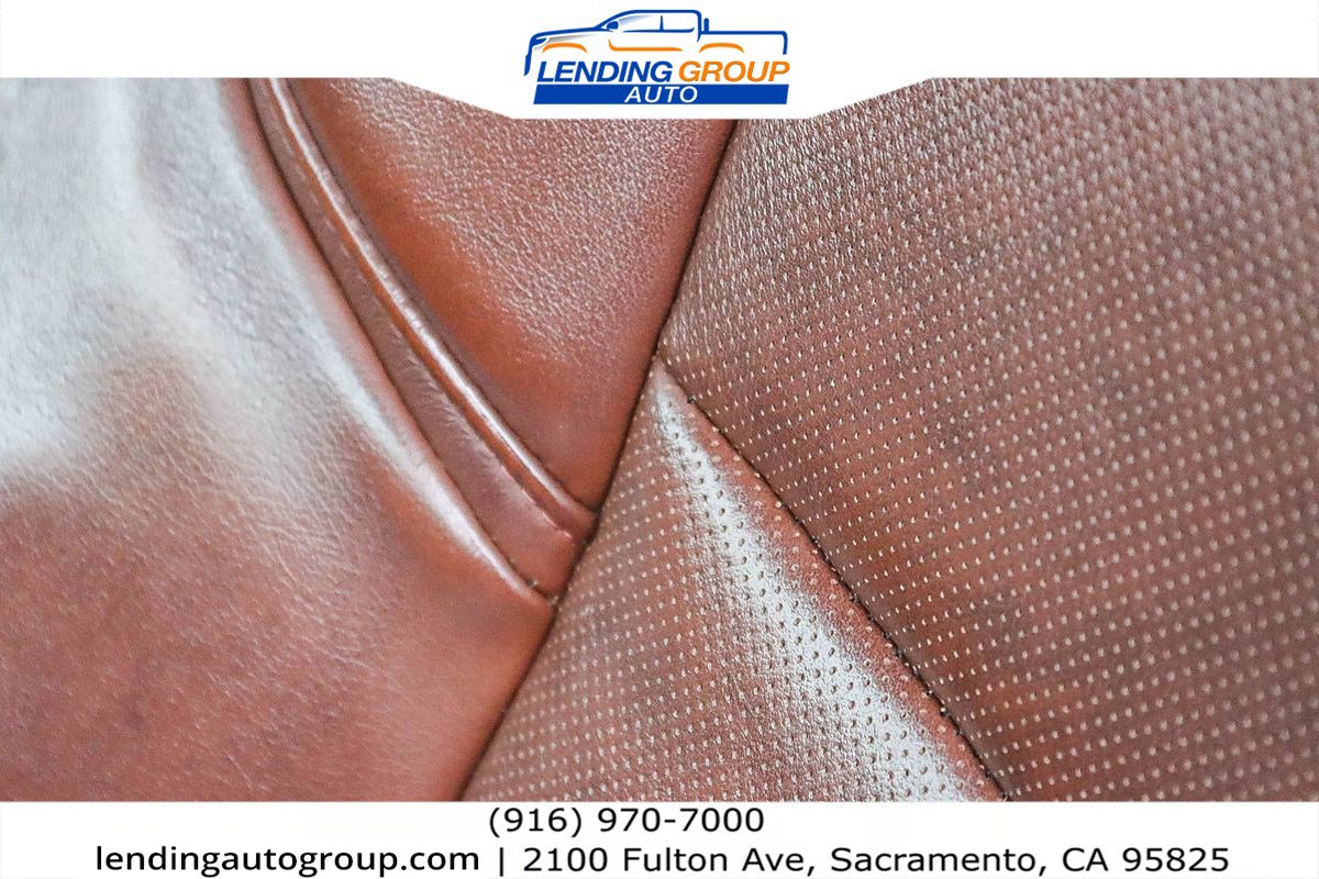 Used 2019 Cadillac Escalade Premium Luxury image 25