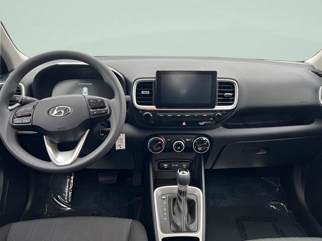 Certified 2025 Hyundai Venue SE image 13