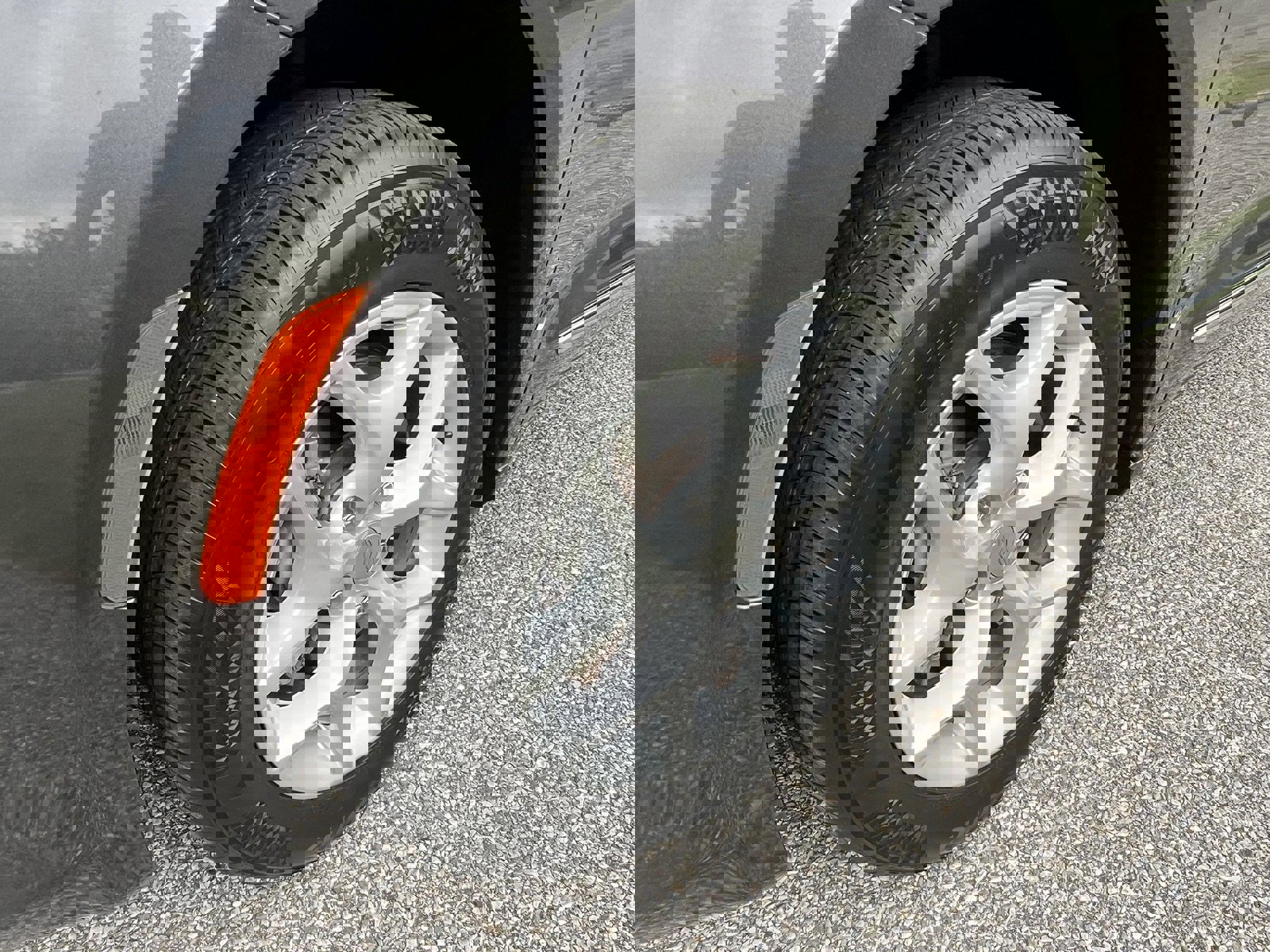 Used 2017 Chrysler Pacifica Touring-L w/ Tire & Wheel Group image 95