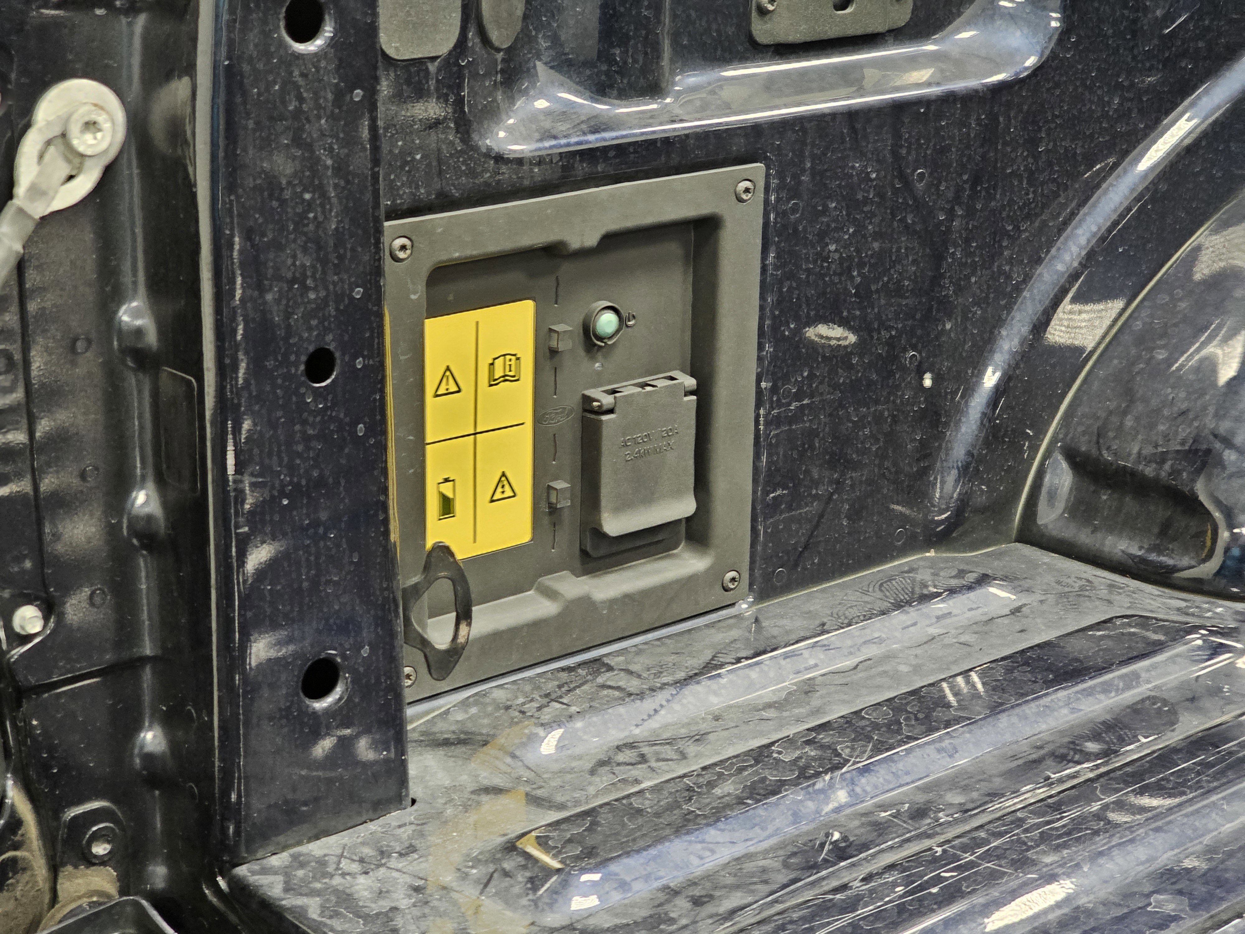 Used 2023 Ford F150 Lightning XLT image 15