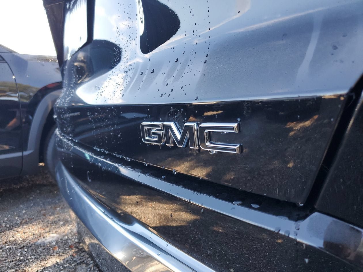 New 2026 GMC Terrain Denali w/ LPO, Black Badging Package AWD/4WD image 7