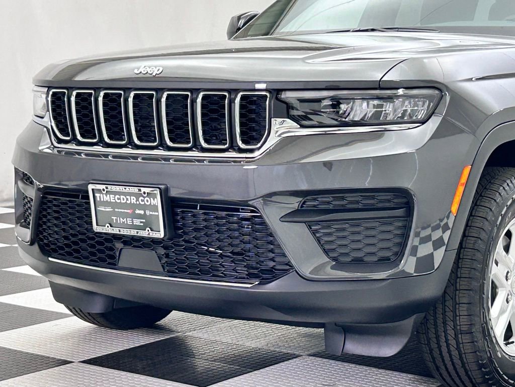 New 2025 Jeep Grand Cherokee Laredo w/ Trailer Tow Package image 5