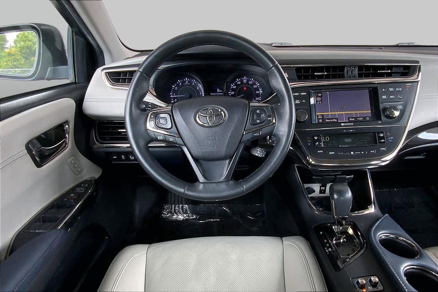 Used 2014 Toyota Avalon Limited w/ Technology Package FWD image 6