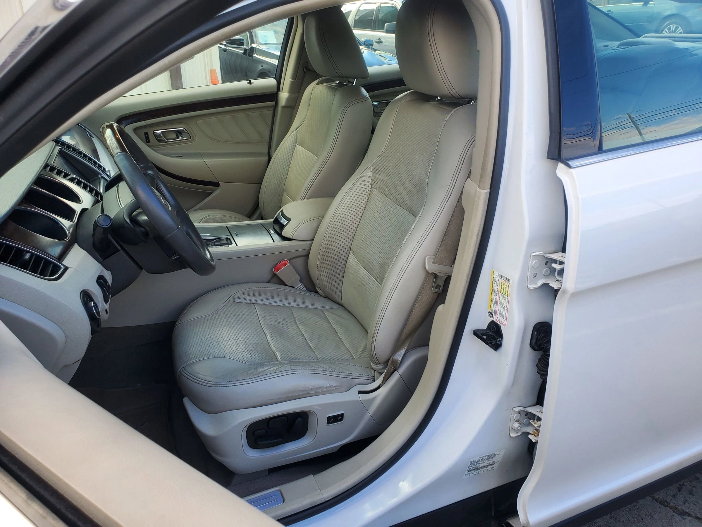 Used 2011 Ford Taurus Limited w/ 303A Rapid Spec Order Code image 24