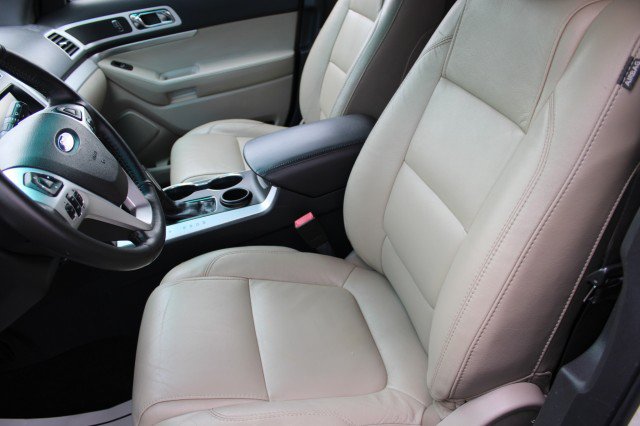 Used 2015 Ford Explorer XLT w/ Equipment Group 202A FWD image 19