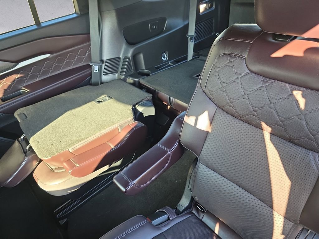 Used 2025 Ford Explorer Platinum w/ LUX Leather Package image 13