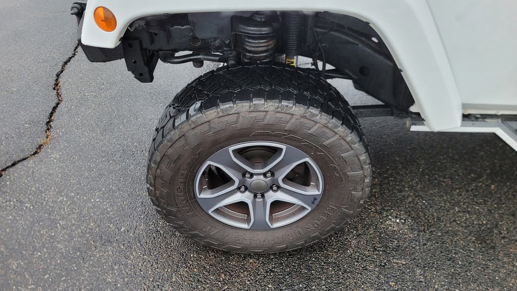Used 2015 Jeep Wrangler Unlimited Sahara image 6