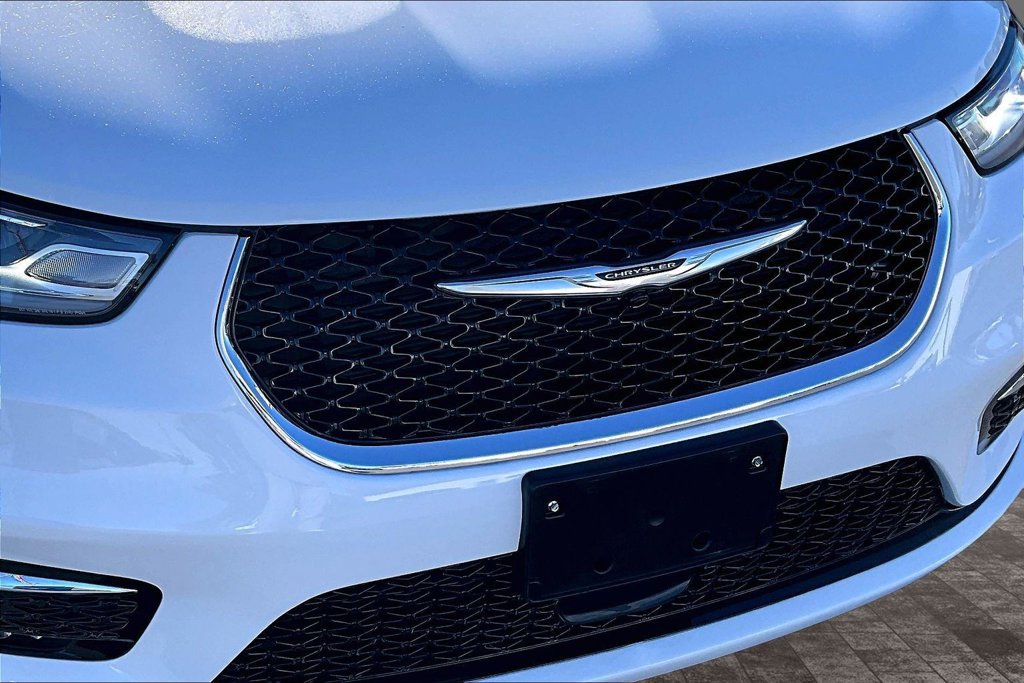 Used 2022 Chrysler Pacifica Touring-L FWD image 30