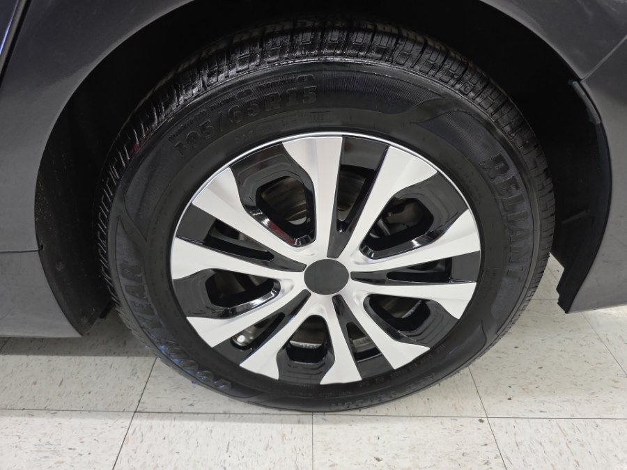 Used 2017 Toyota Prius Prime Premium FWD image 30