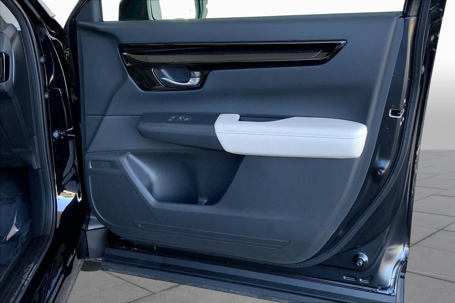 Used 2025 Honda CR-V EX-L image 40
